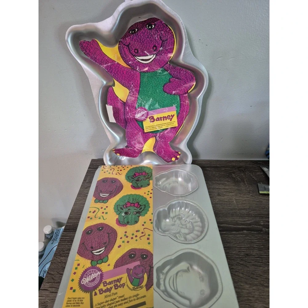 Vintage 90's Wilson Barney & Baby Bop Baking Pans